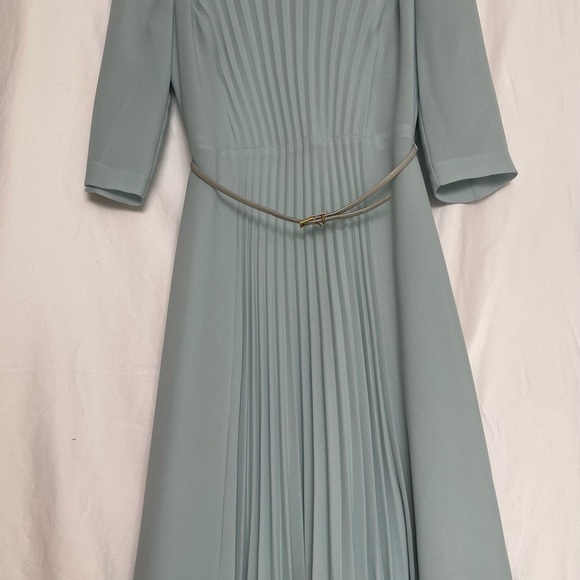 Boss silk mint color pleated dress. - Picture 5 of 10
